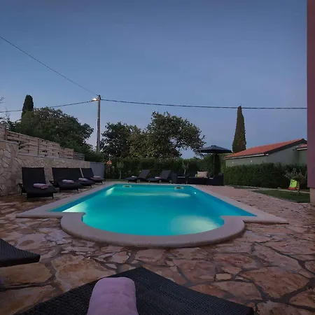 With Pool In Porec-istrien 44323 Villa *