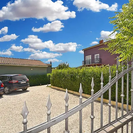 Villa With Pool In Porec-istrien 44323